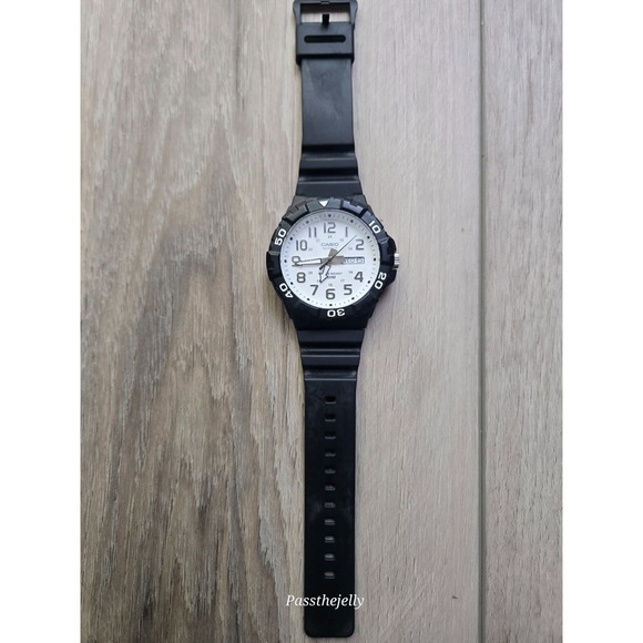 Casio Watch Mens Diver Style White Dial Day Date Black Resin Sport Quartz Y2K